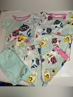 Baby Shark 2-Piece Pajama Set - Mint with Yellow, Pink, Blue Sharks